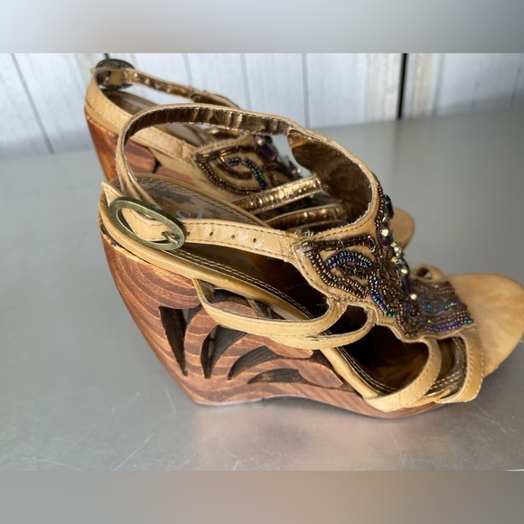 Women's Shi by Journey Wood Wedge Heels Beaded Sequin Top Sandals Size 8 - Picture 4 of 7